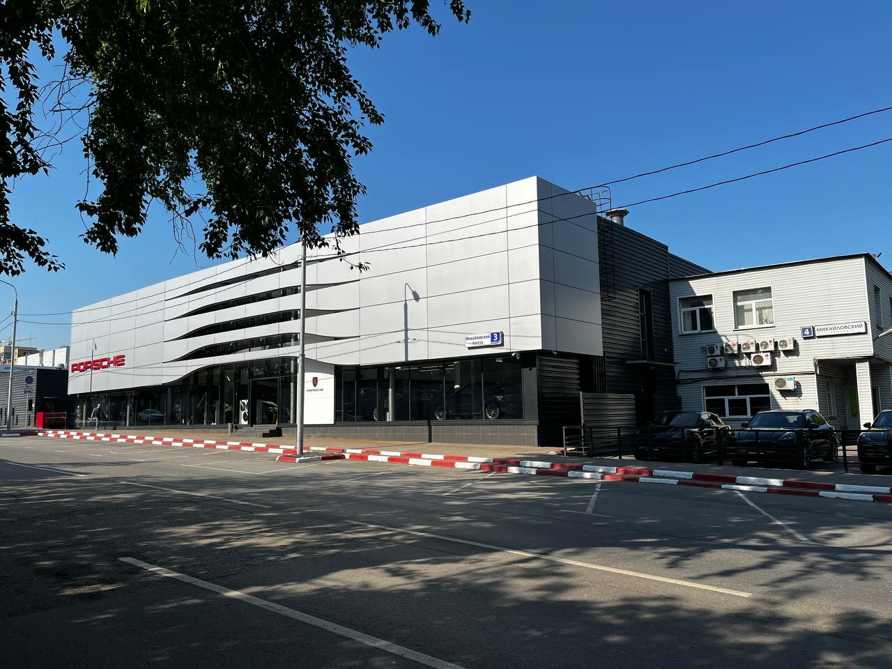 Автодом Porsche центр Таганка-0